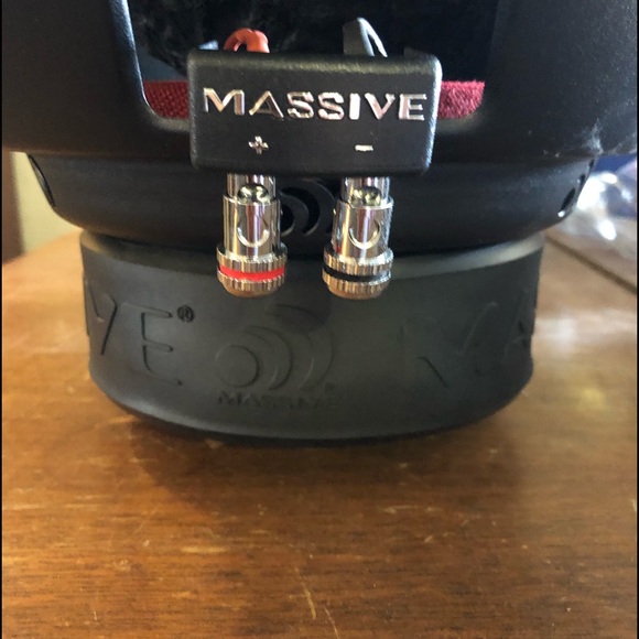 MASSIVE GTX 154 1400 Watt Speaker - Picture 4 of 5